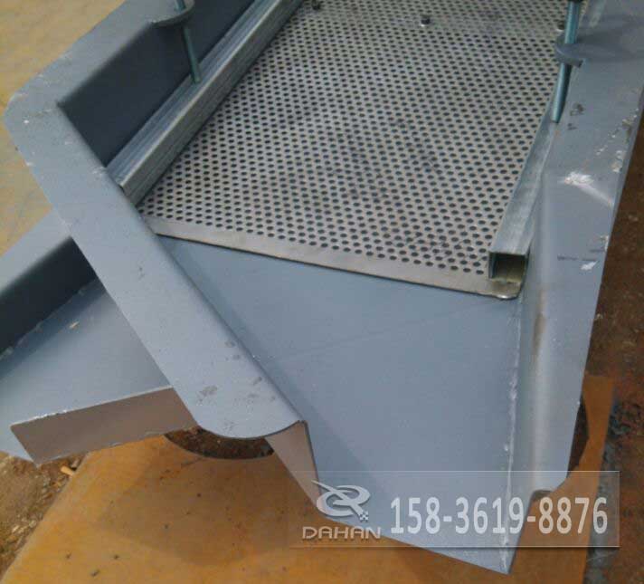 簸箕状芭乐视频APP下载汅网站进入出料口